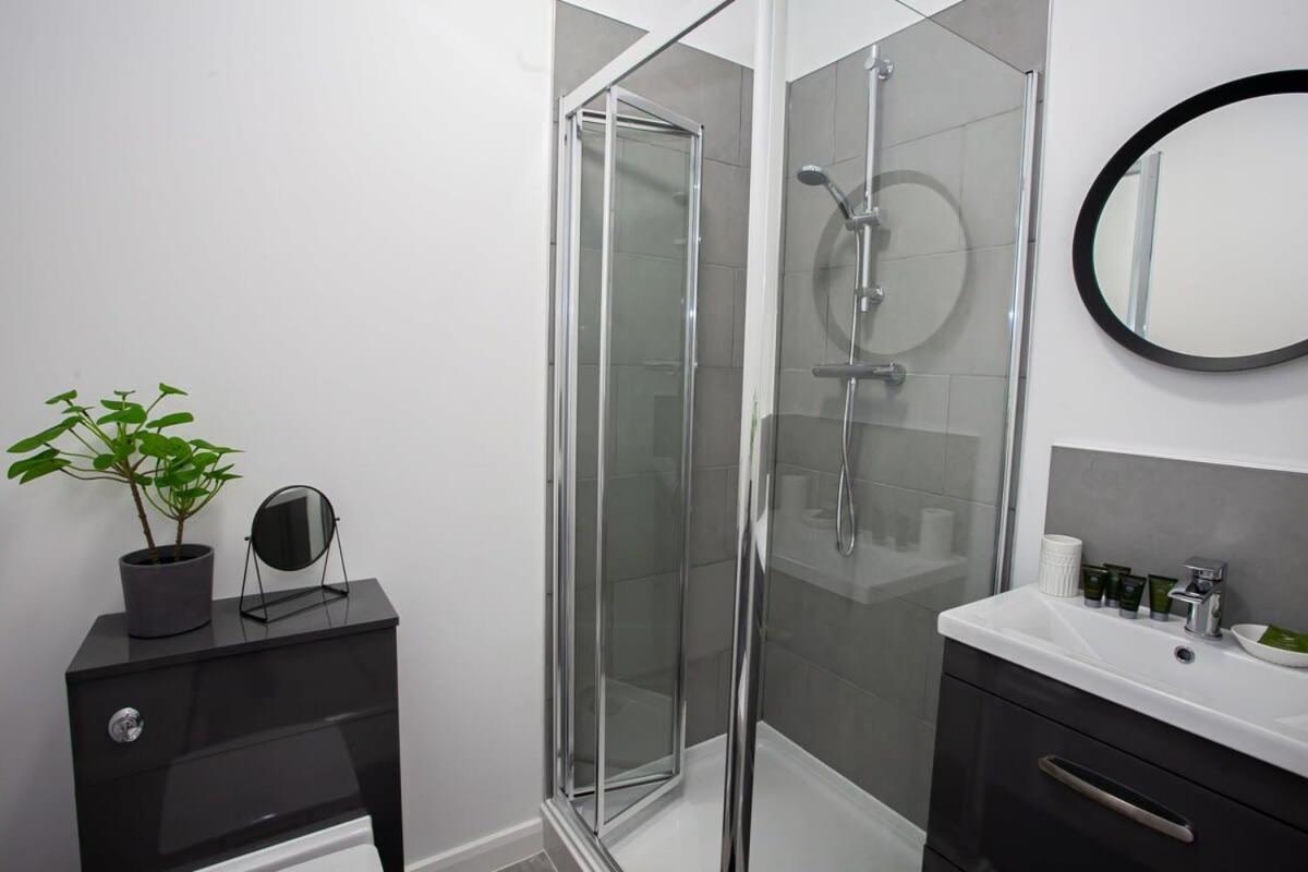 Modern 1 Bedroom Apartment In Bolton Luaran gambar